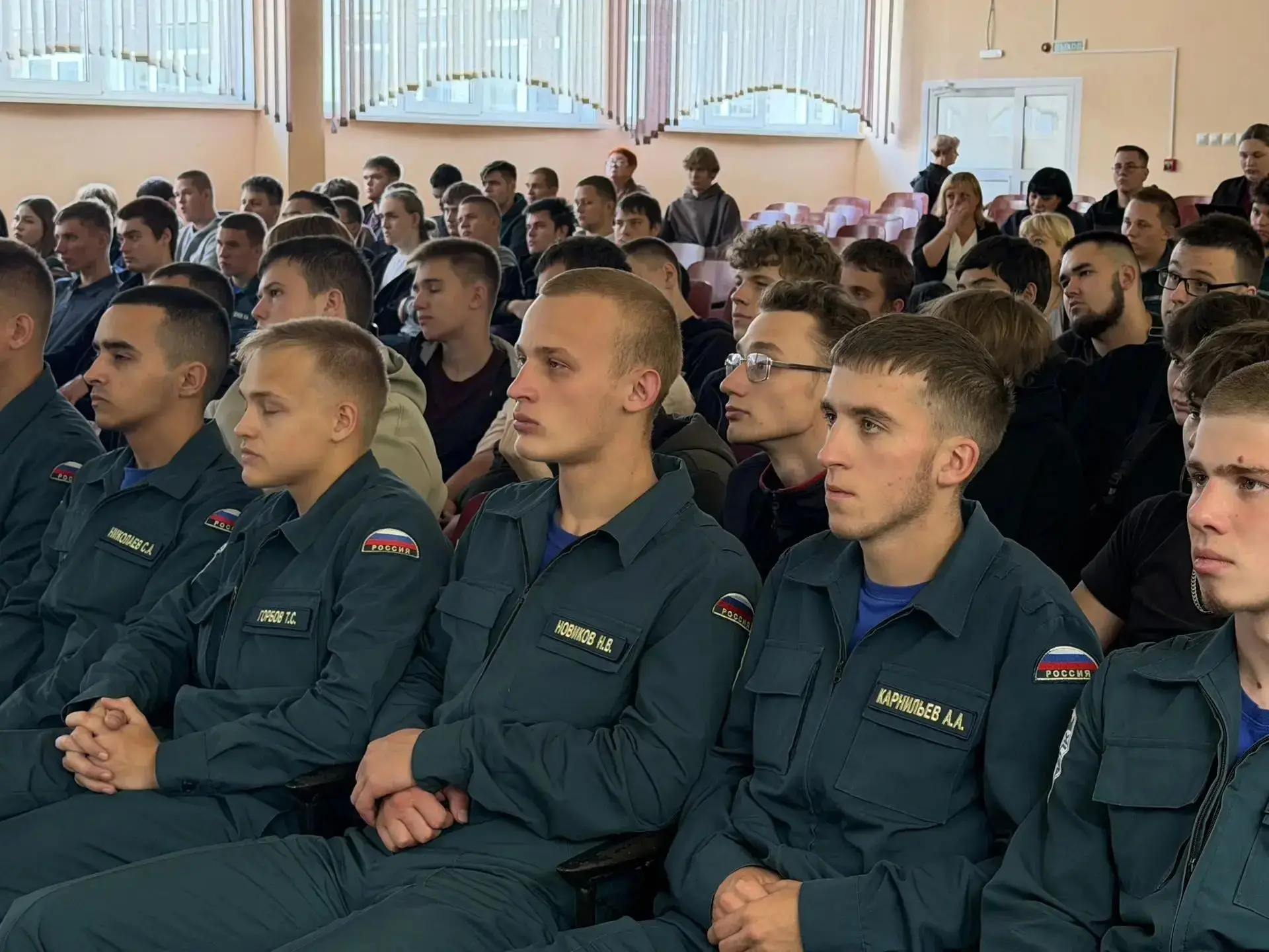 3 сентября в Анжеро-Судженском политехническом колледже совместно с творческим коллекти...