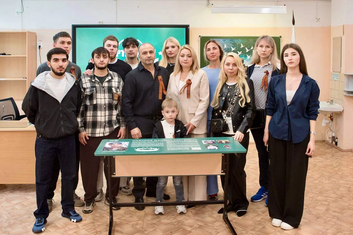 Открыли «Парту Героя» имени Даниила Назарова  8 мая в Школе №1238 состоялось торжественное открытие 
