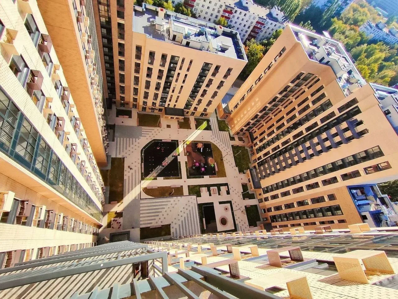 Двор 15-й Парковой, 48А: как выглядит реновация изнутри 🏗