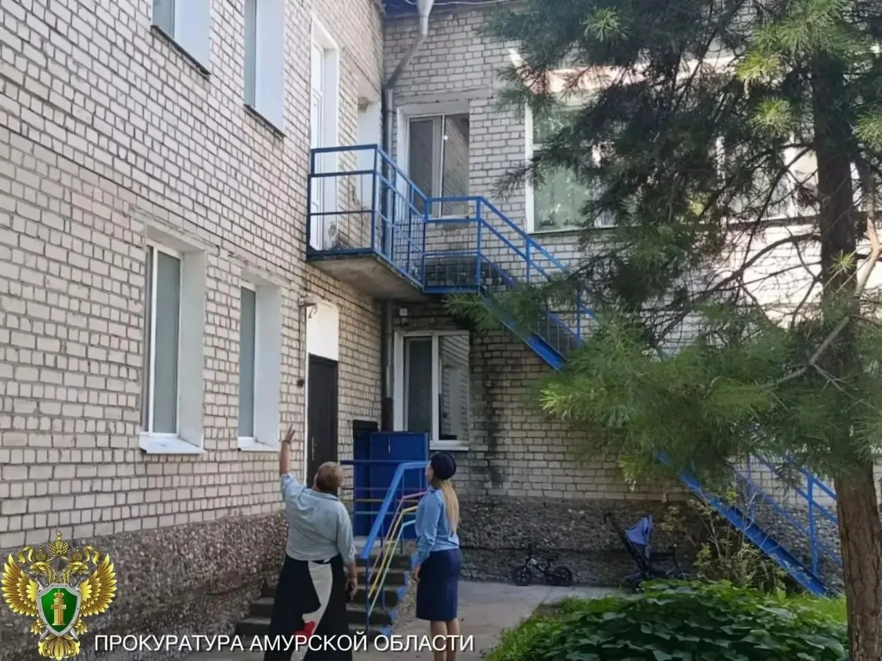 Прокуратура города Благовещенска передала в суд уголовное дело по факту падения из окна...