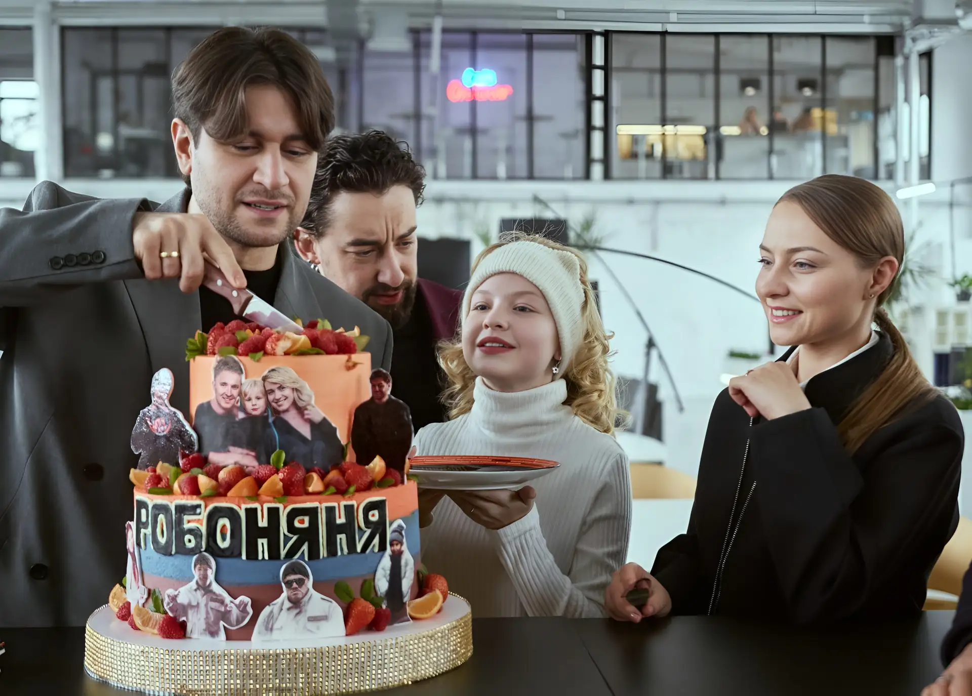 🚀 «РОБОНЯНЯ»: ВЗРЫВНАЯ КОМЕДИЯ ДЛЯ ВСЕЙ СЕМЬИ! 🚀  Юная Злата мечтает о первом поцелуе на школьном ба