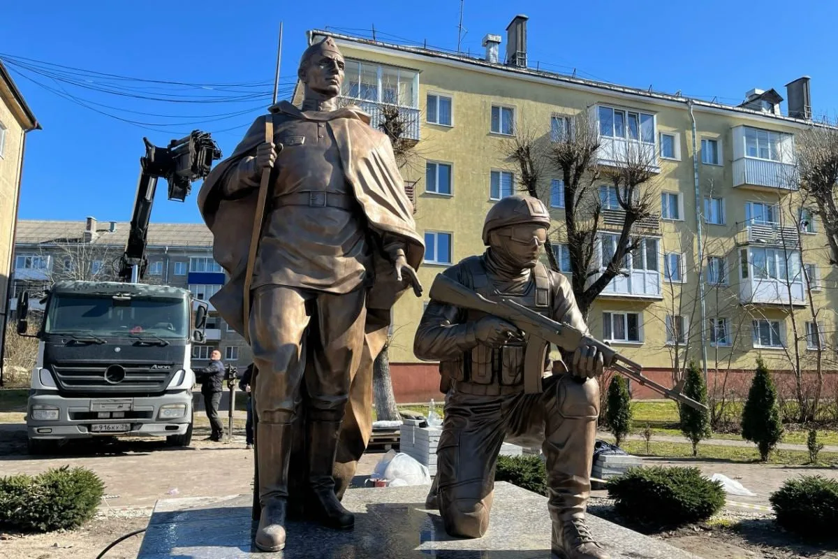 📍 В Калининградской области установили памятный знак, посвященный защитникам Отечества  На постамент