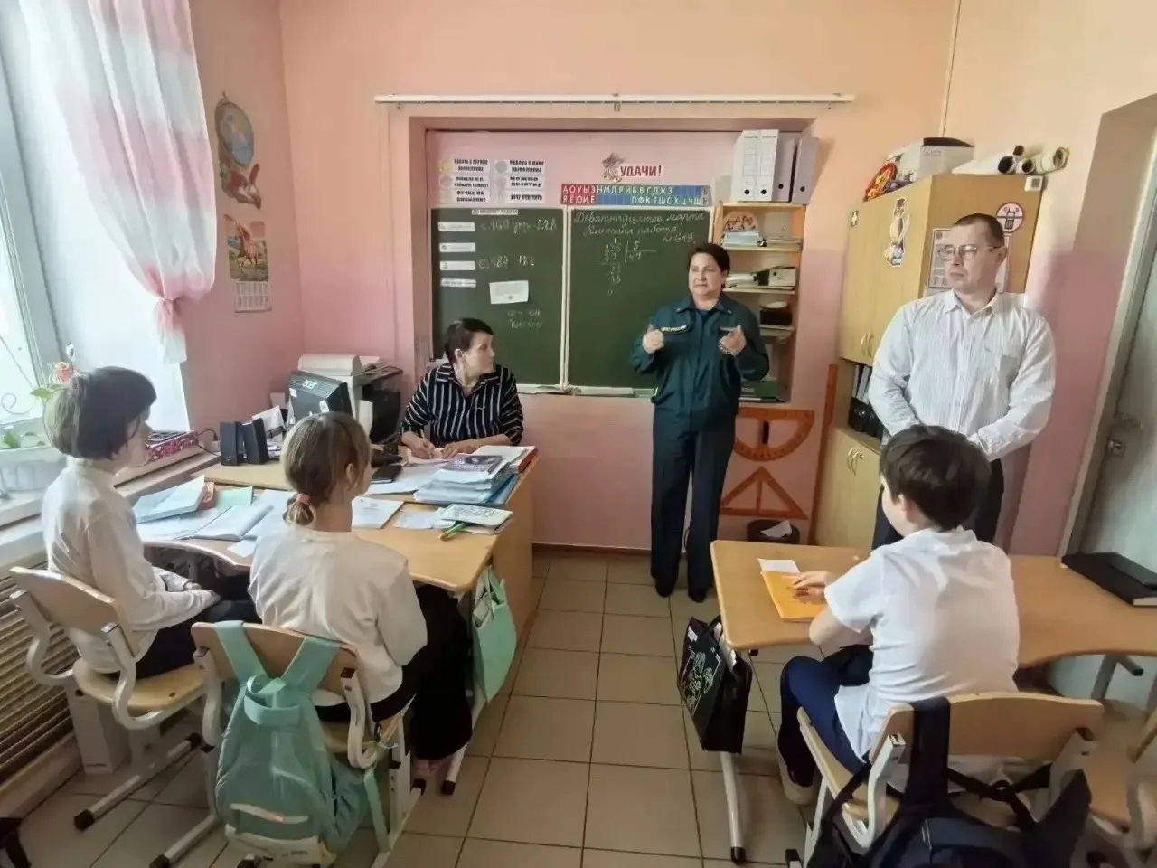 Внимание, весенние каникулы!

19.03.2026 года в школе №6 прошли профилактические беседы и выступлени