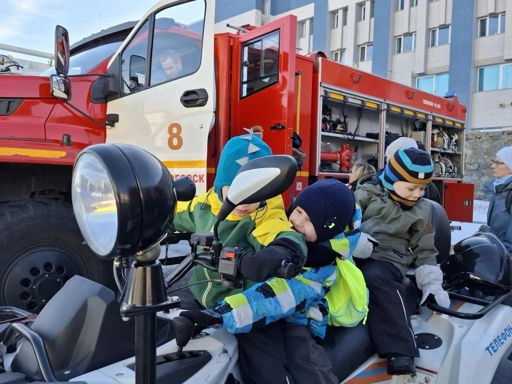 🚒 👩‍🚒 В День пожарной охраны, большая и дружная команда группы «Капитошка» вместе с ...