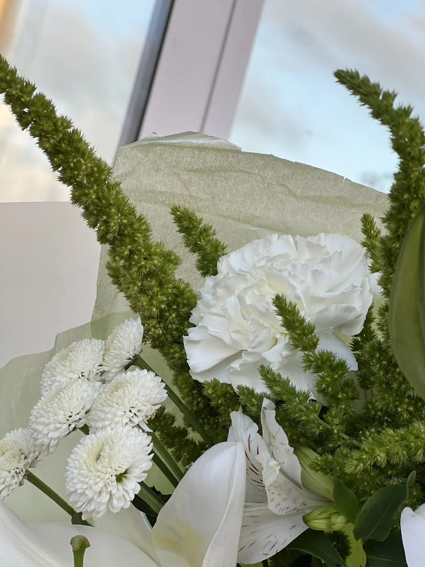 🌿Букет с лилией, диантусами  и хризантемой. Яркая сезонная деталь - свежий кудрявый ам...