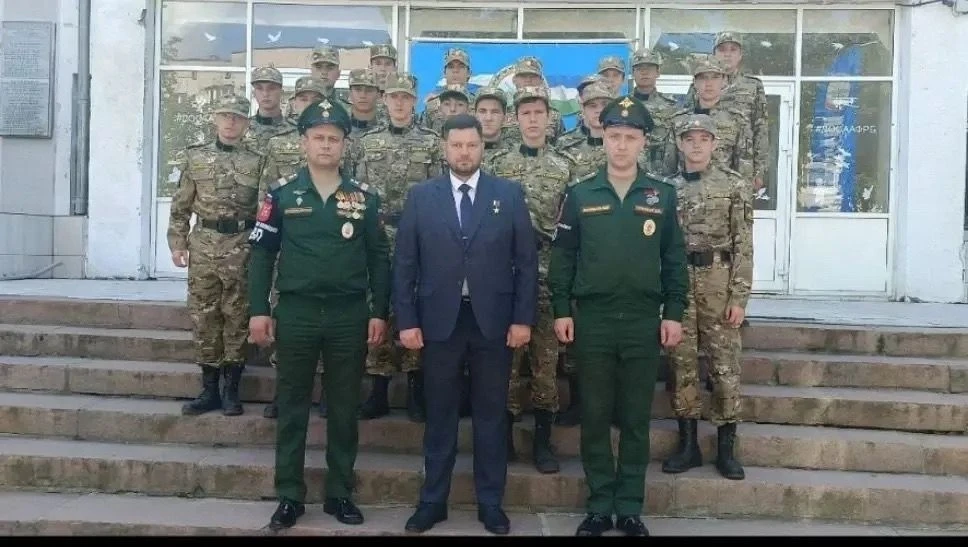 Герой России, участник президентской программы «Время Героев» Денис Чернавин встретился...