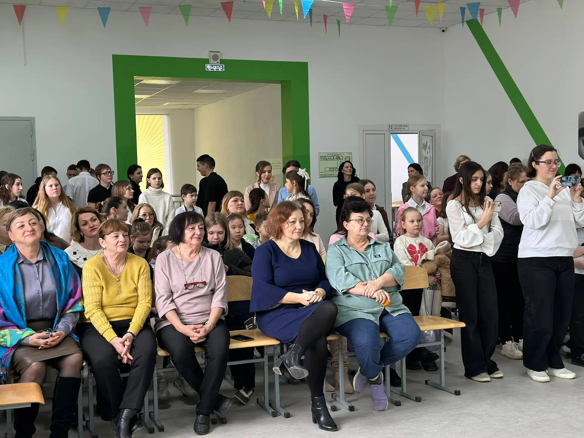 Сегодня ребята из МБОУ СОШ №3 показали, как важна благодарность и тепло!    Перед началом уроков уче