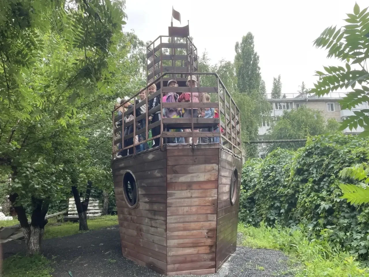 В рамках празднования Дня Молодёжи ребята из детского оздоровительного лагеря «Радуга» совершили увл