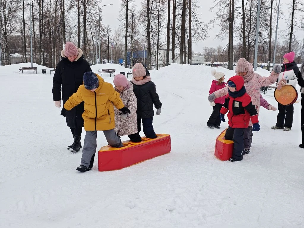 🌟 Погружаемся в зимнюю сказку 🌟  Сегодня в городском парке прошла развлекательная новогодняя програм