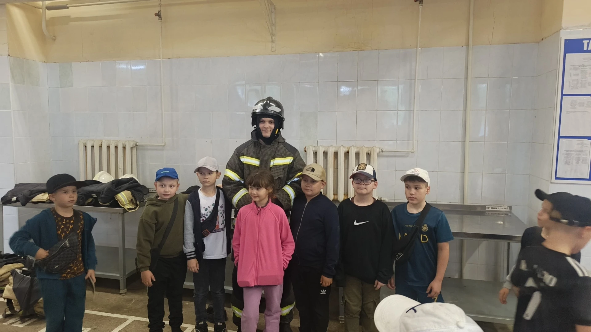День Спорта в пришкольном лагере "Чайка": Экскурсия, рекорды и веселье!