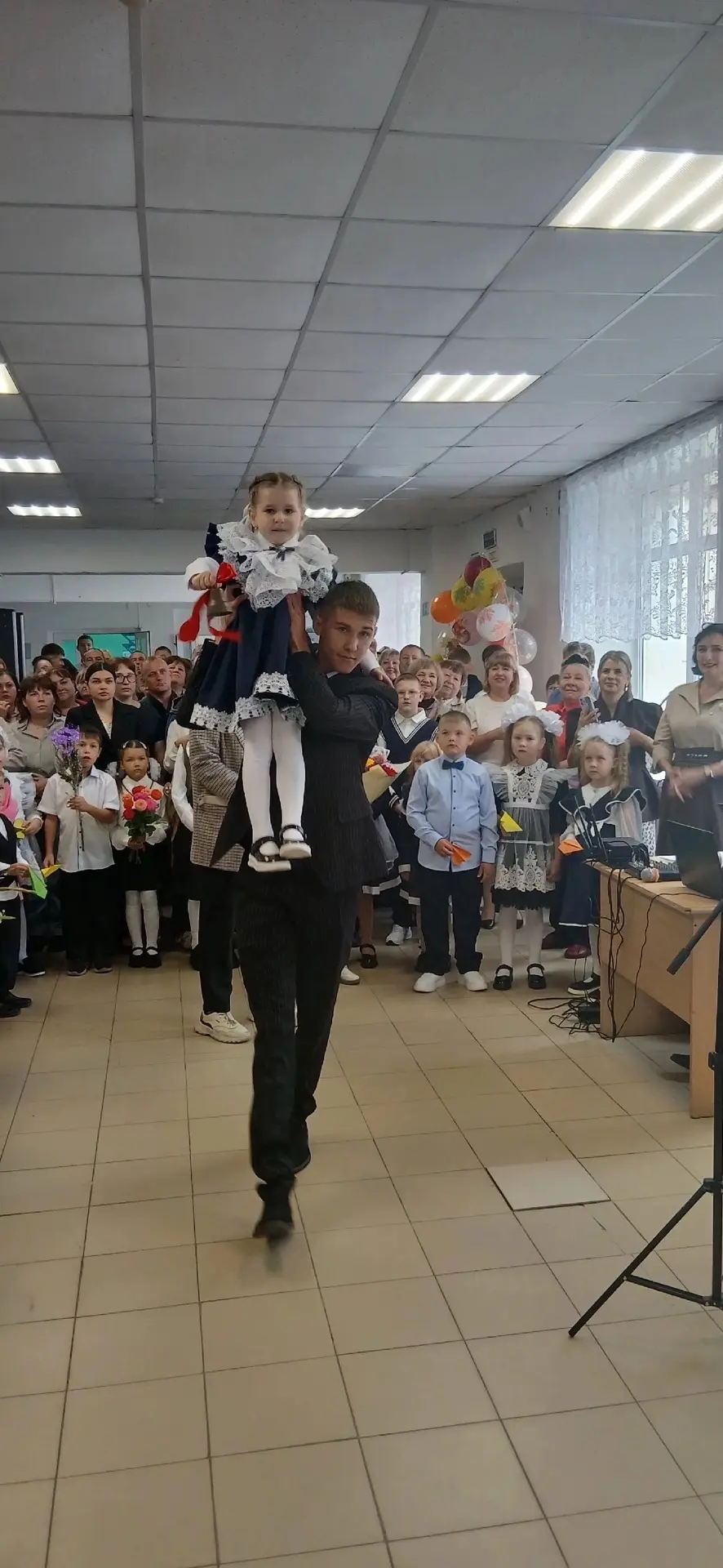 1 Сентября — это День знаний, праздник первого звонка, белых бантов, цветов и долгождан...