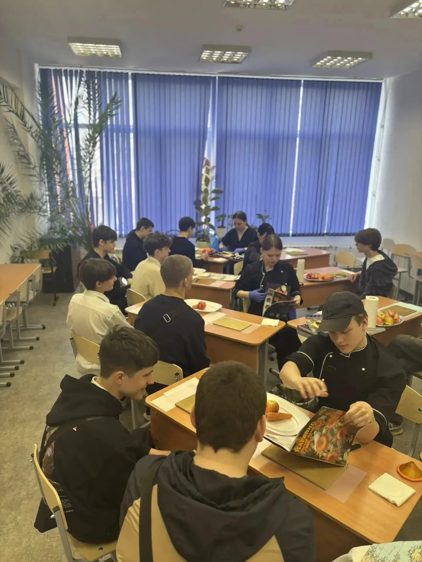 ПРОФЕССИОНАЛЬНАЯ ПРОБА В КМРК ⚓  17 апреля ученики 8-х классов побывали в Калининградском морском ры