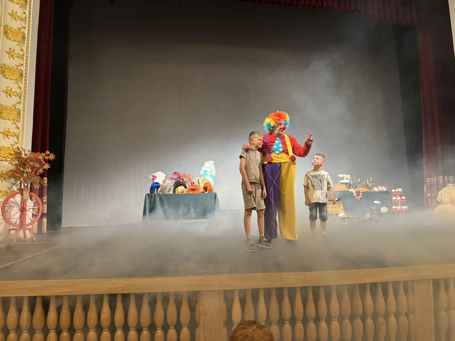 🎭 Сказка ожила!

Как же здорово провести время не перед экраном, а в театре! 
Наши ребята сегодня с