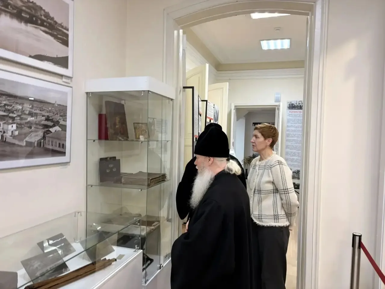 Митрополит Улан-Удэнский и Бурятский Иосиф передал нашему Музею истории города уникальную книгу, вып