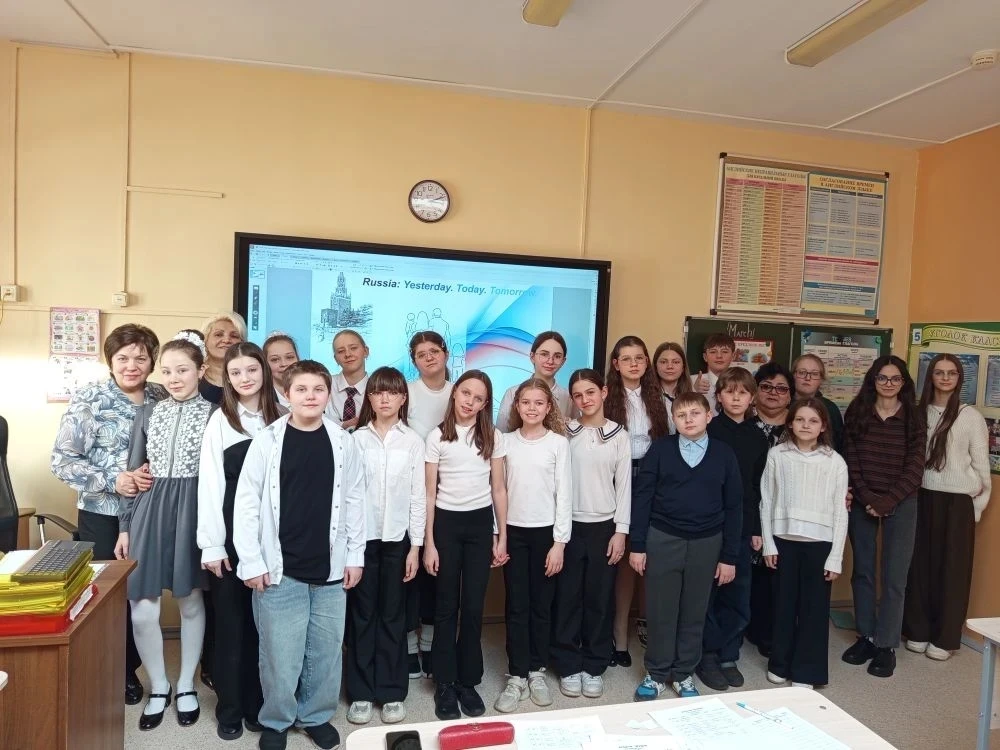 🇬🇧 На Неделе английского языка также  состоялся яркий и запоминающийся конкурс чтецов! 🎤  ⚡️На сцене