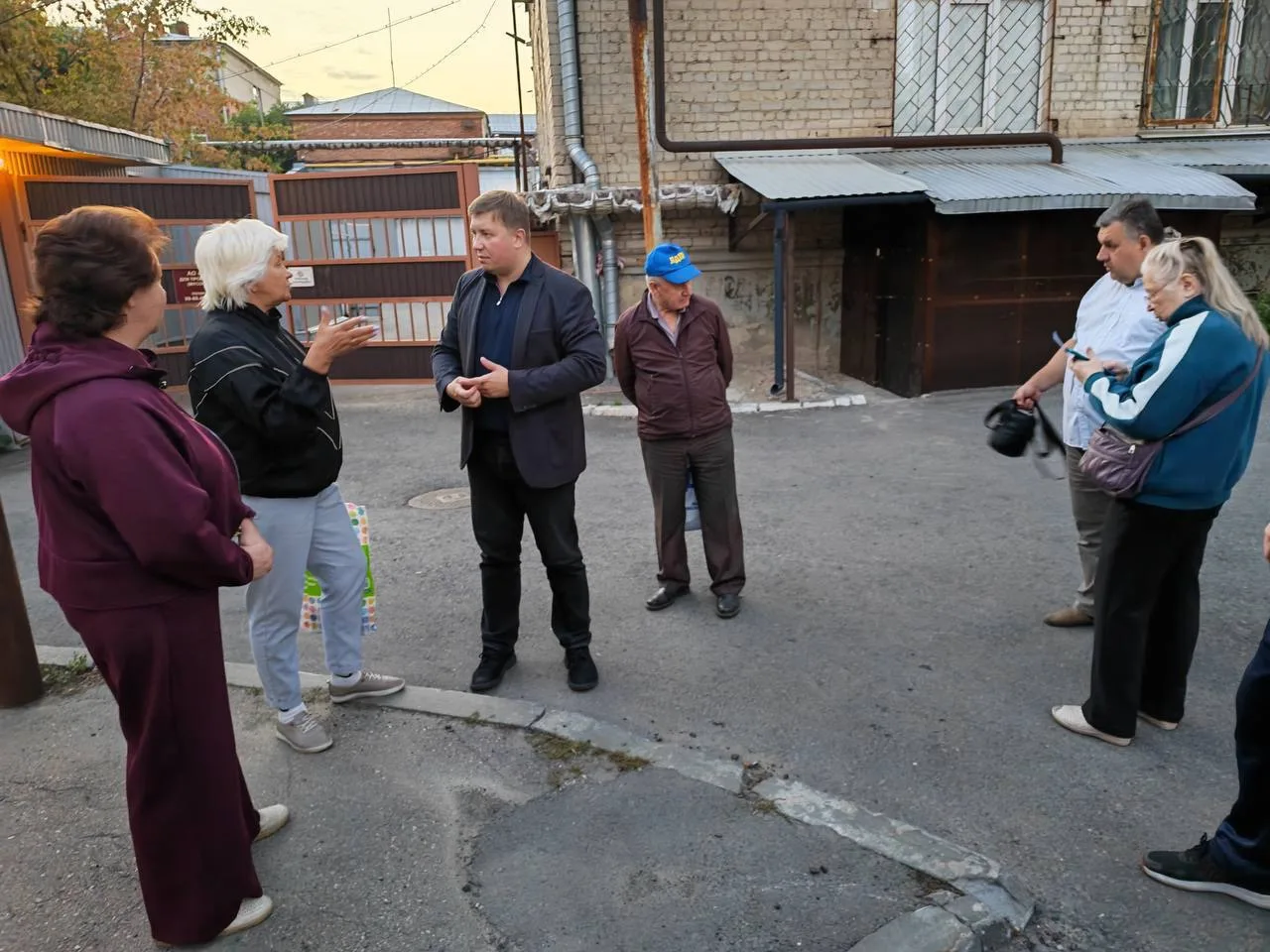 Проблемы двора на Столыпина 50А — Никита Григорьевский направил обращения главе города