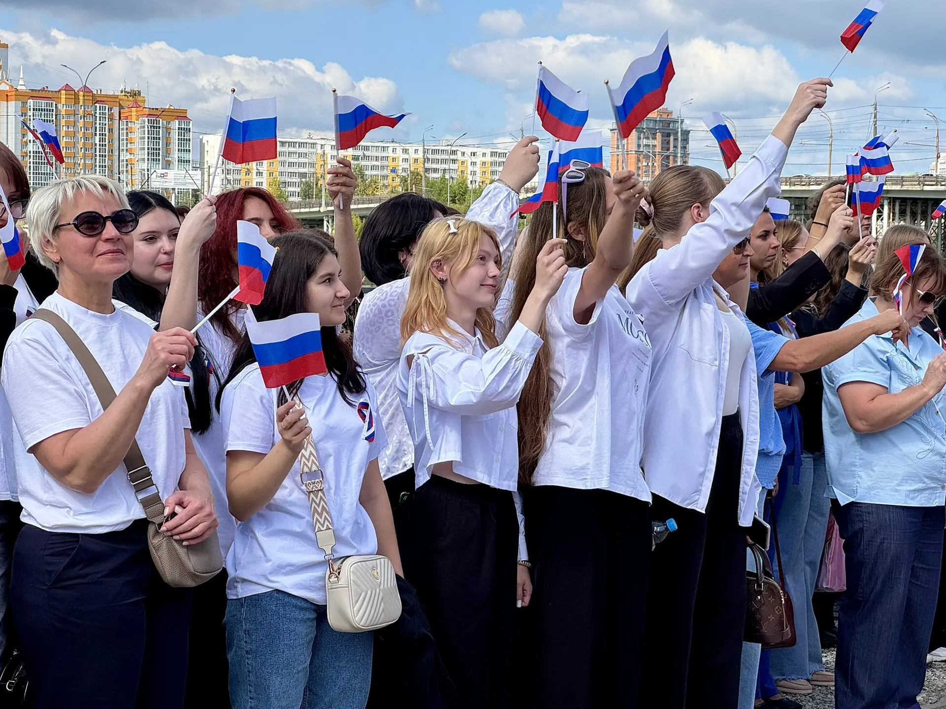 День флага на набережной Инсара: праздник гордости и единства 🇷🇺🎉