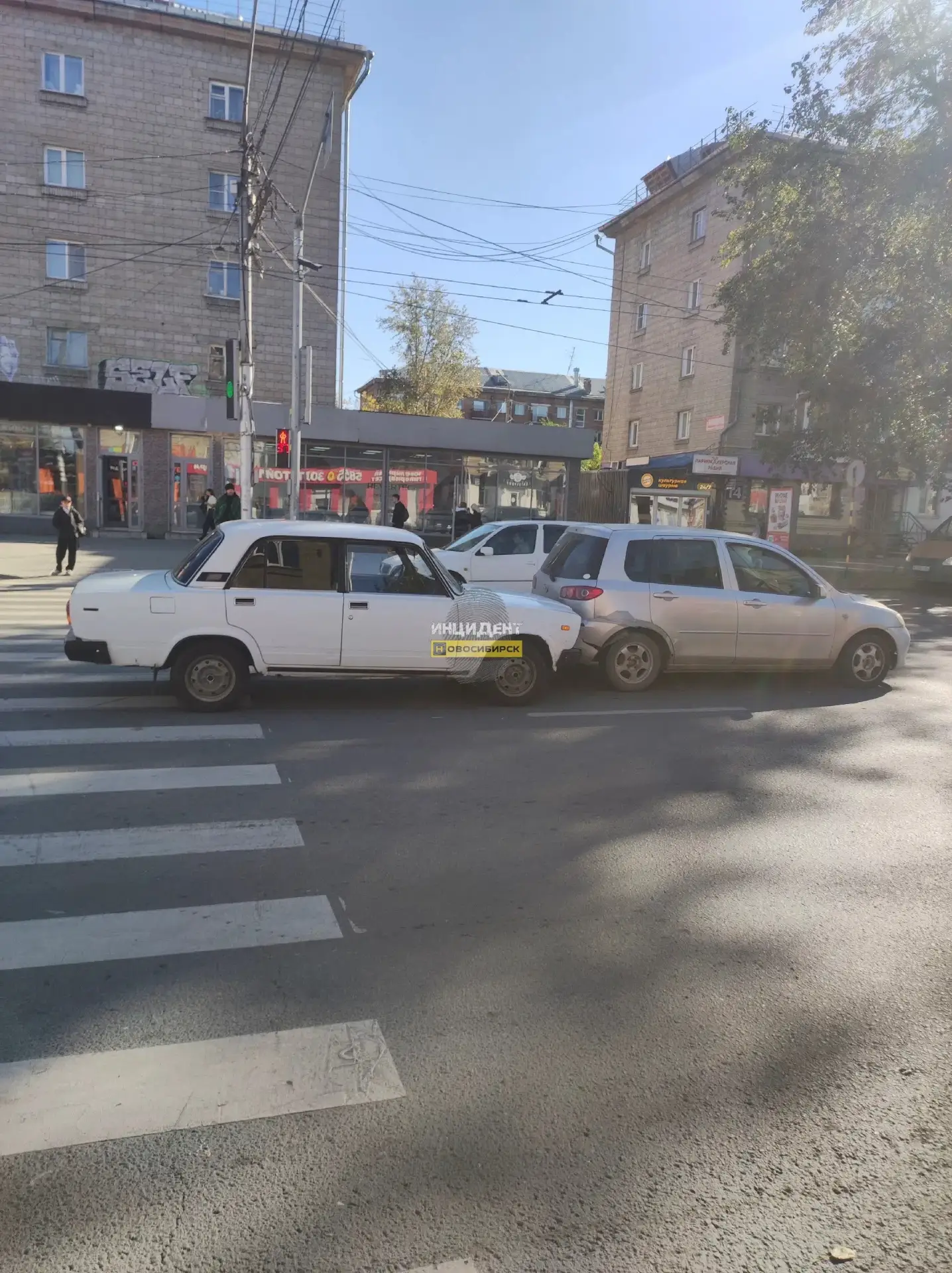 На проспекте Карла Маркса, напротив дома 25, сбили ребёнка на пешеходном переходе. Наез...