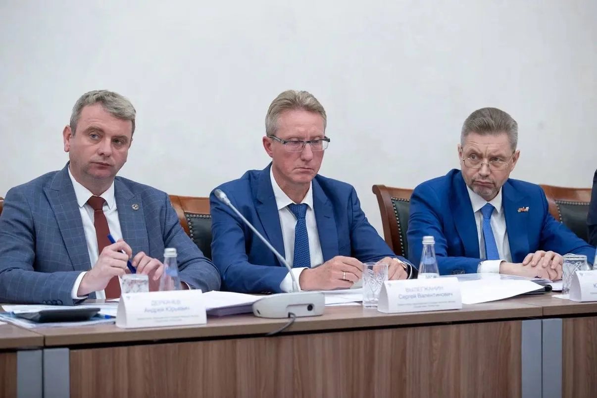 Провели заседание попечительского совета Государственного фонда «Защитники Отечества», на котором по