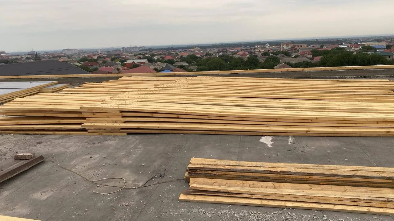 🏗️ В Хасавюрте стартовали работы по капитальному ремонту многоквартирных домов