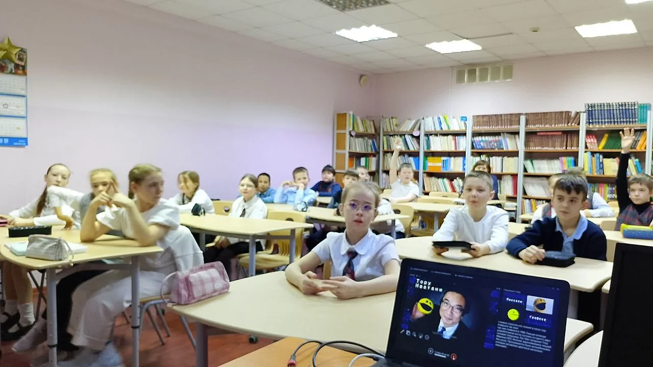 Четвероклассники создали своих героев под руководством юных экскурсоводов. «Мир открытий» продолжает