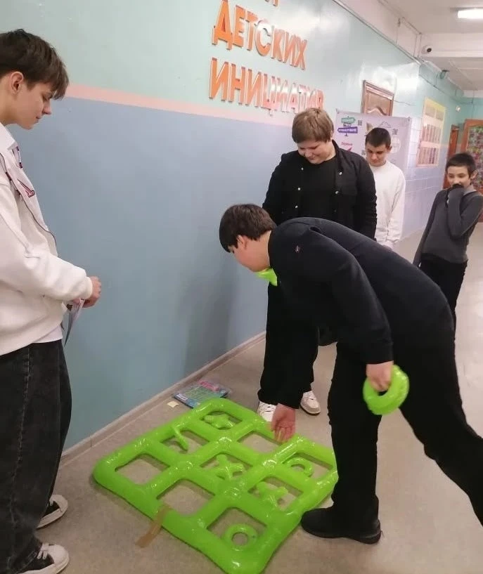 🇷🇺🎖ДЕНЬ ПАМЯТИ ВОИНОВ–ИНТЕРНАЦИОНАЛИСТОВ🎖🇷🇺  Сегодня, 12 февраля, в нашей школе прошла тематическая 