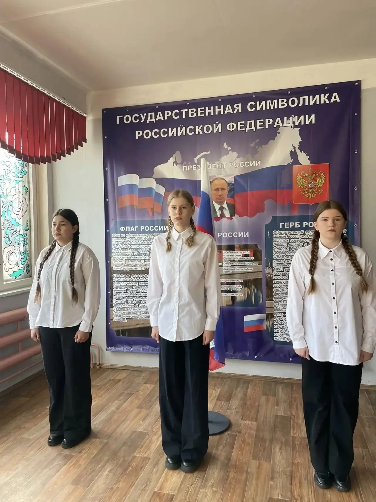 20 апреля учебная неделя в Центре образования — школа №67 началась с традиционной линейки и выноса ф