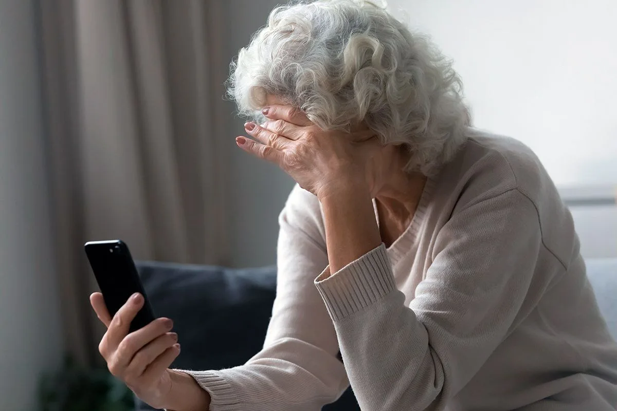 65-летняя жительница Турочакского района перевела мошенникам 5,5 млн рублей, «спасая сы...