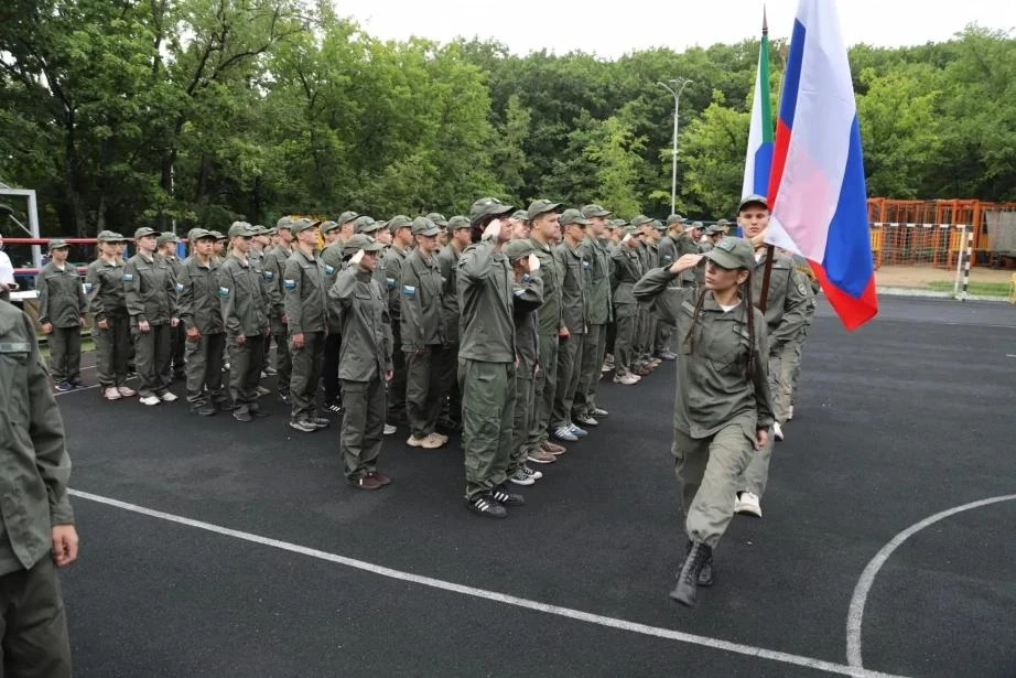 ✔️ Более 800 детей стали участниками военно-патриотических смен «Время юных героев»