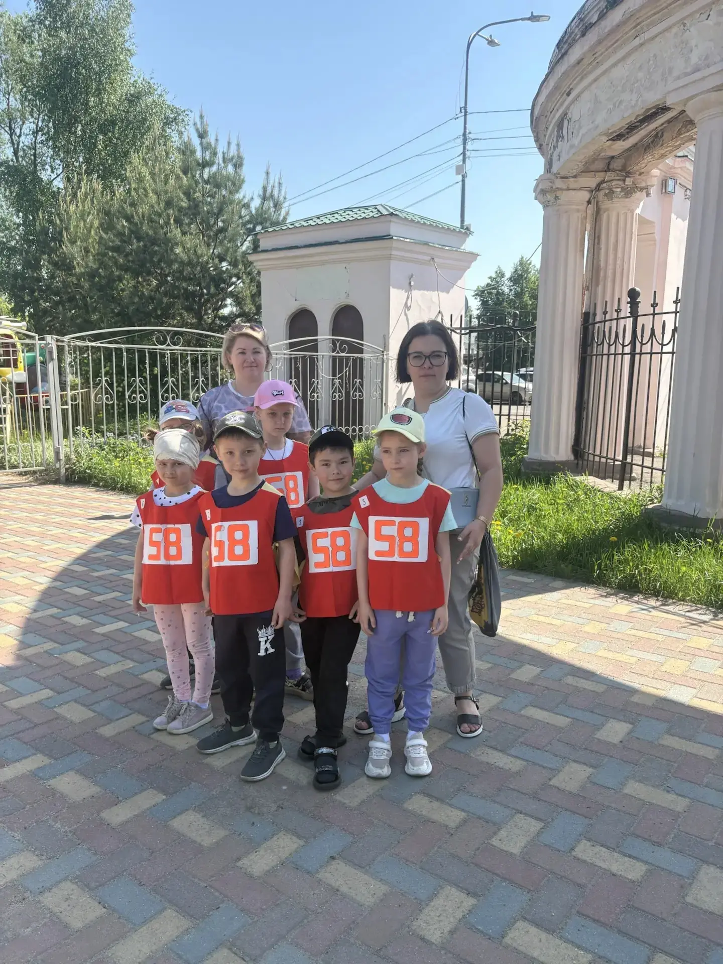 Поздравляем, дети, вы большие молодцы.