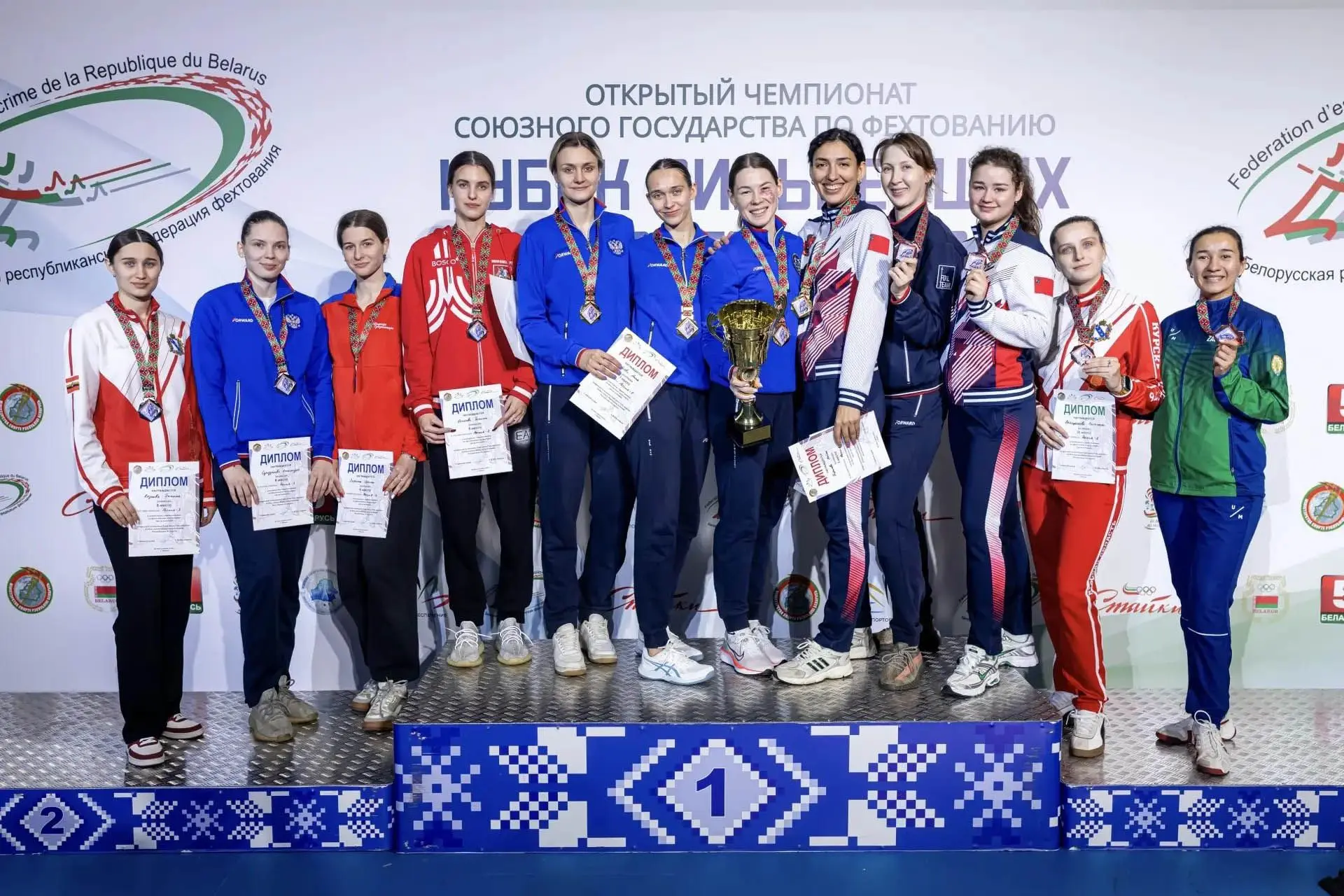 Открытый чемпионат Союзного государства продолжился командными турнирами рапиристов и рапиристок. Ег