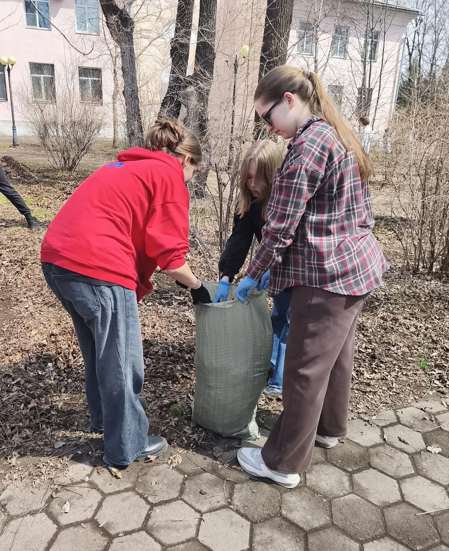 🌿 Чистый город начинается с нас! 🌿  В преддверии праздника первого мая и в рамках коммунарских сборо