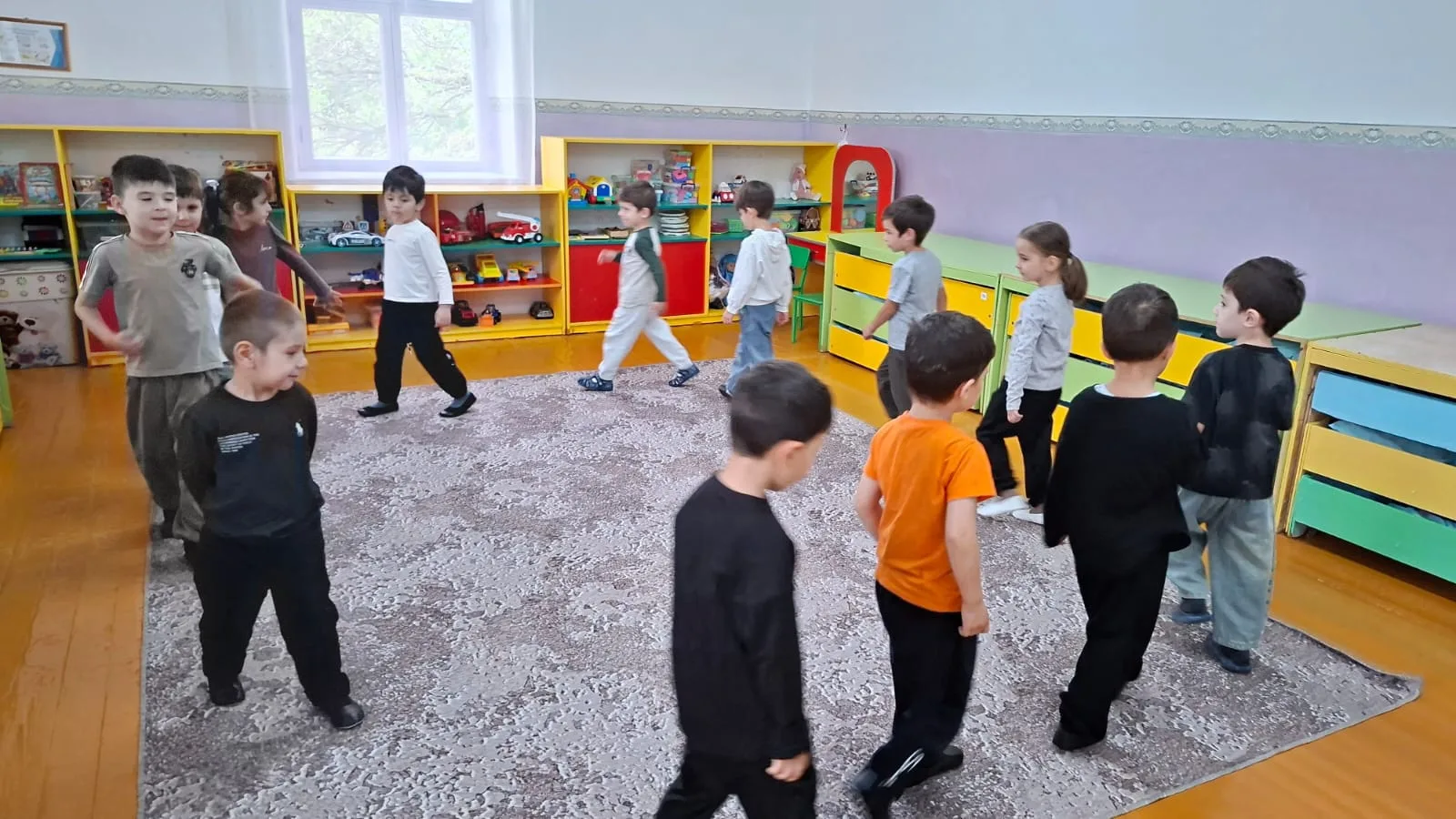 Утренняя гимнастика для детей старшей группы.