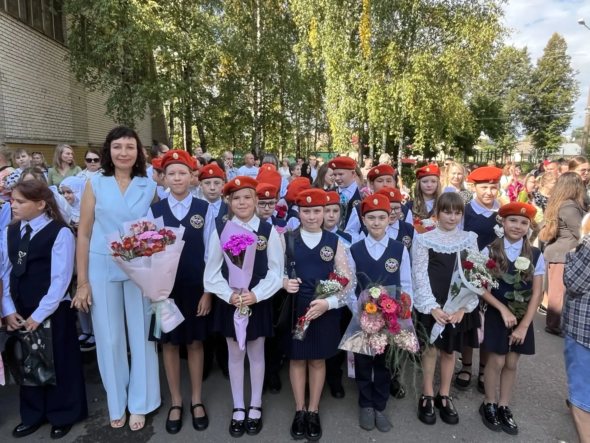 Сегодня важный день для нашего образовательного учреждения. Учащиеся 1-х и 5-х классов ...