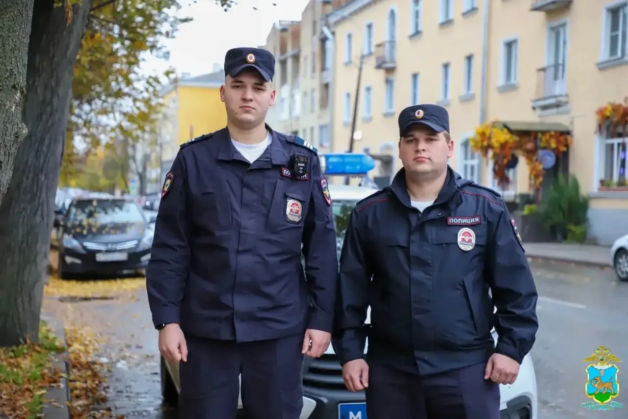 🙏 Псковские полицейские спасли жизнь мужчине с признаками инсульта