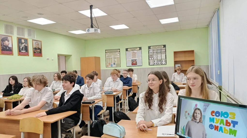 🇷🇺Первая учебная неделя 2026 года в нашей школе традиционно началась с церемонии поднятия флага Росс