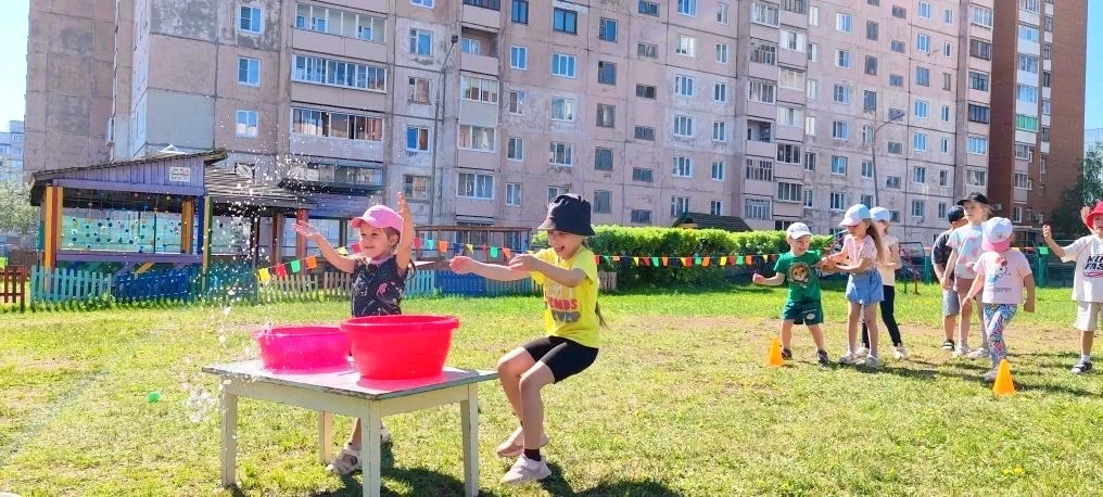 Увлекательное путешествие в мир воды подарило ребятам море радости! На свежем воздухе юные исследова