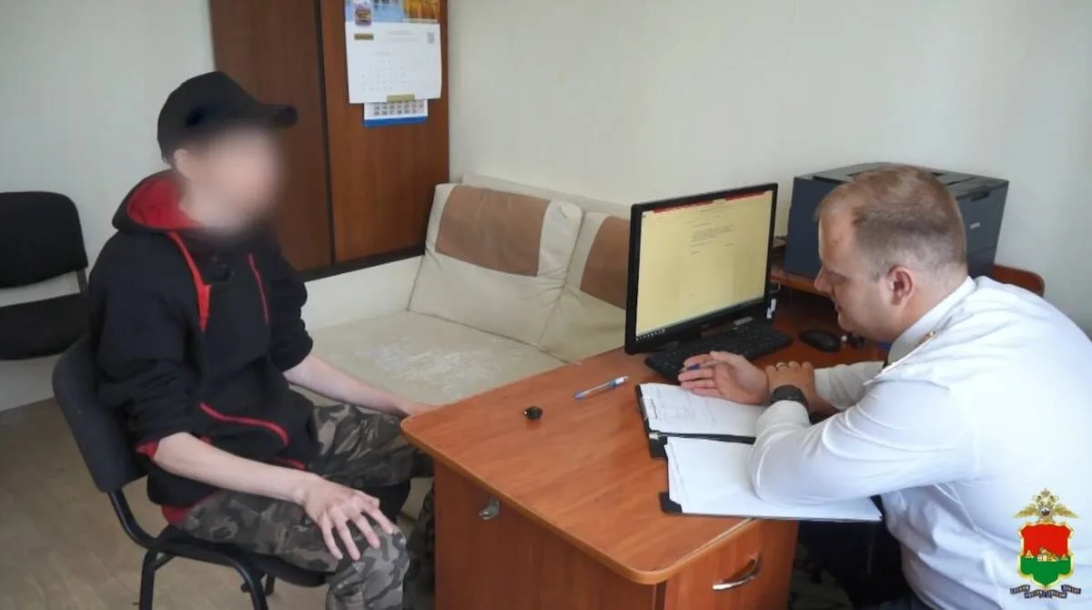 В Брянской области задержан 25-летний курьер телефонных мошенников из Перми.

Сотрудники ДПС останов