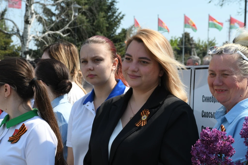 🪖🌷 Память, объединяющая поколения: в поселке Глубоком отметили годовщину Победы  ✅ Сегодня, 8 мая, в