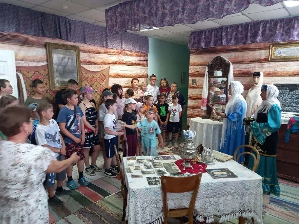 В преддверии Дня России 11 июня в Азеевском Доме культуры прошёл праздник «Весёлый хоровод дружбы»,д