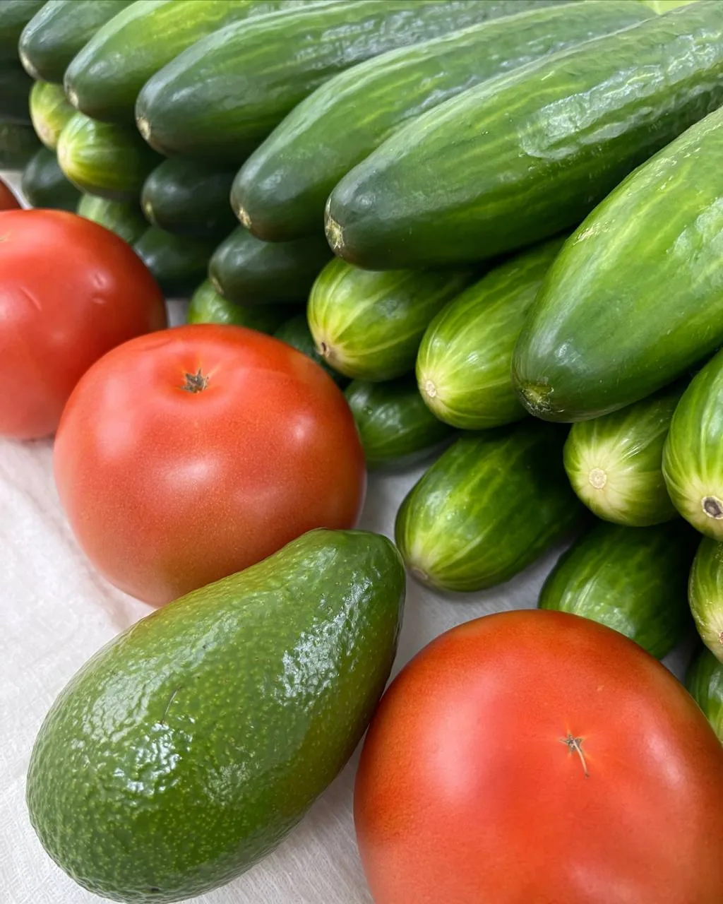 Уже с утра получили свежие, ароматные овощи 🥒🍅🥑