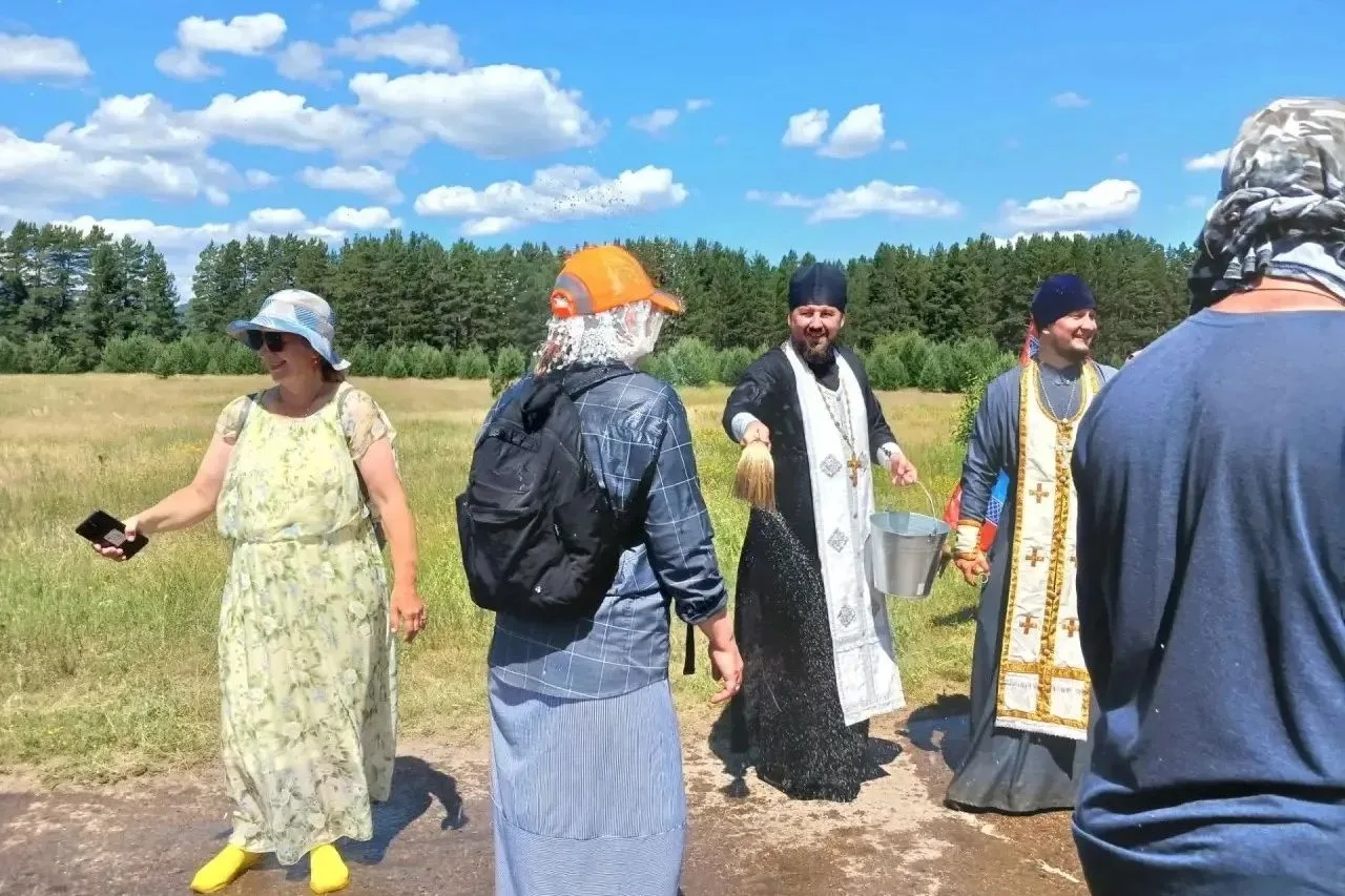 Сотрудники УФСИН Бурятии приняли участие в Крестном ходе на Иоаннову гору
 
В праздник Рождества про