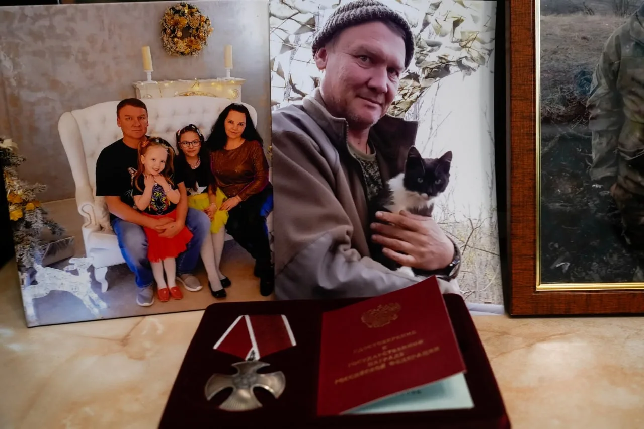 🌸Поздравил с 8 марта семью нашего героя, кавалера Ордена Мужества Олега Шорикова — супругу Ирину и д