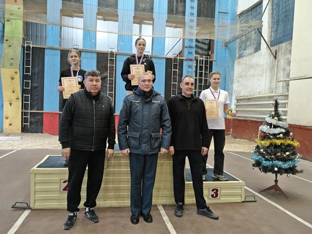 Сегодня команда нашего центра образования приняла участие в городских соревнованиях по пожарно-спаса