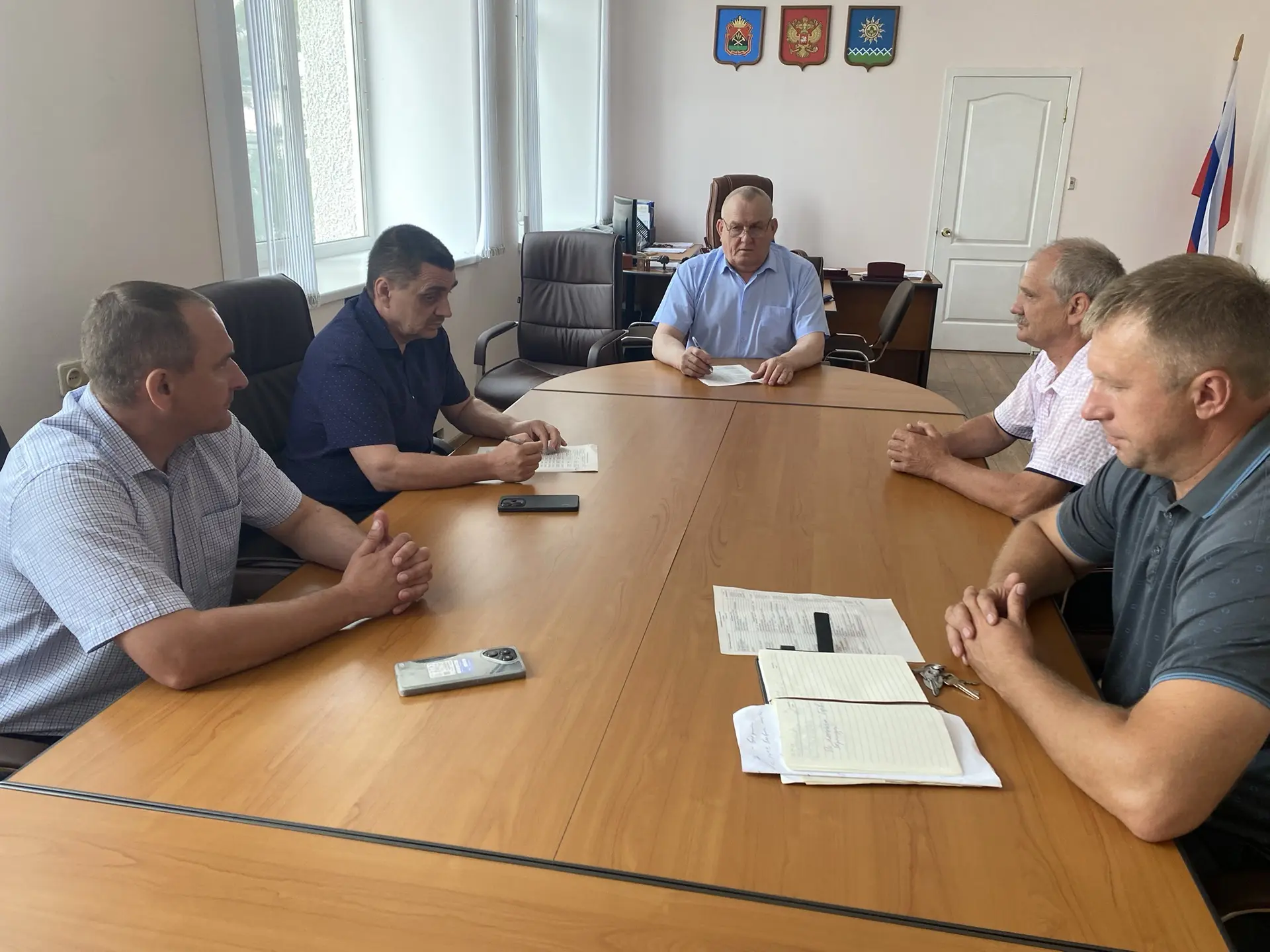 Глава округа Александр Малышко провел заседание штаба по подготовке объектов жилищно-ко...