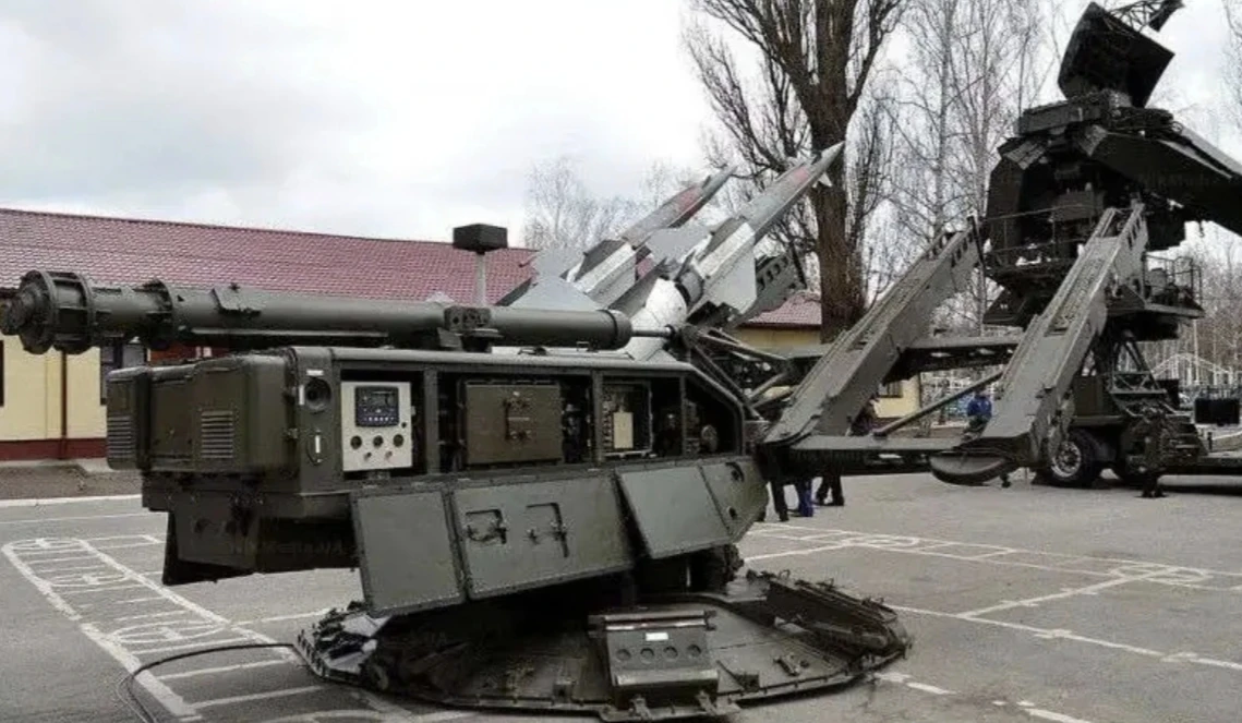 Российский войска поразили пусковую установку ЗРК "Печора" ВСУ. 

Доставшийся в наследство от Советс