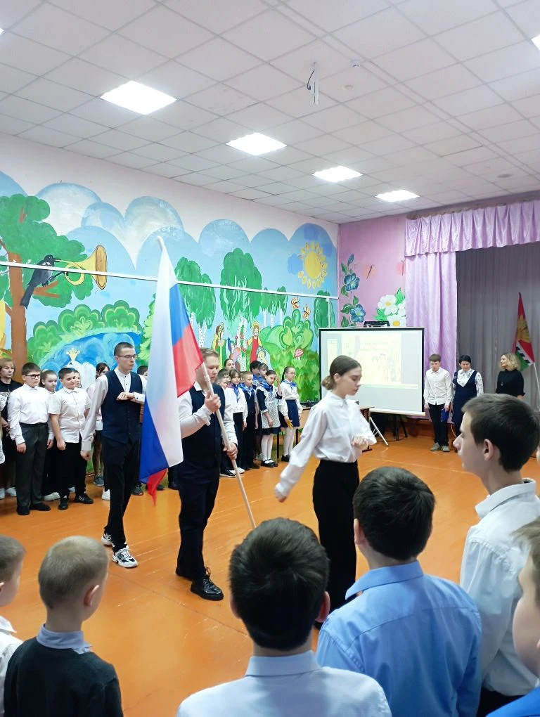 02 февраля в МКОУ Кремлёвской СОШ состоялось торжественное открытие Года единства народ...