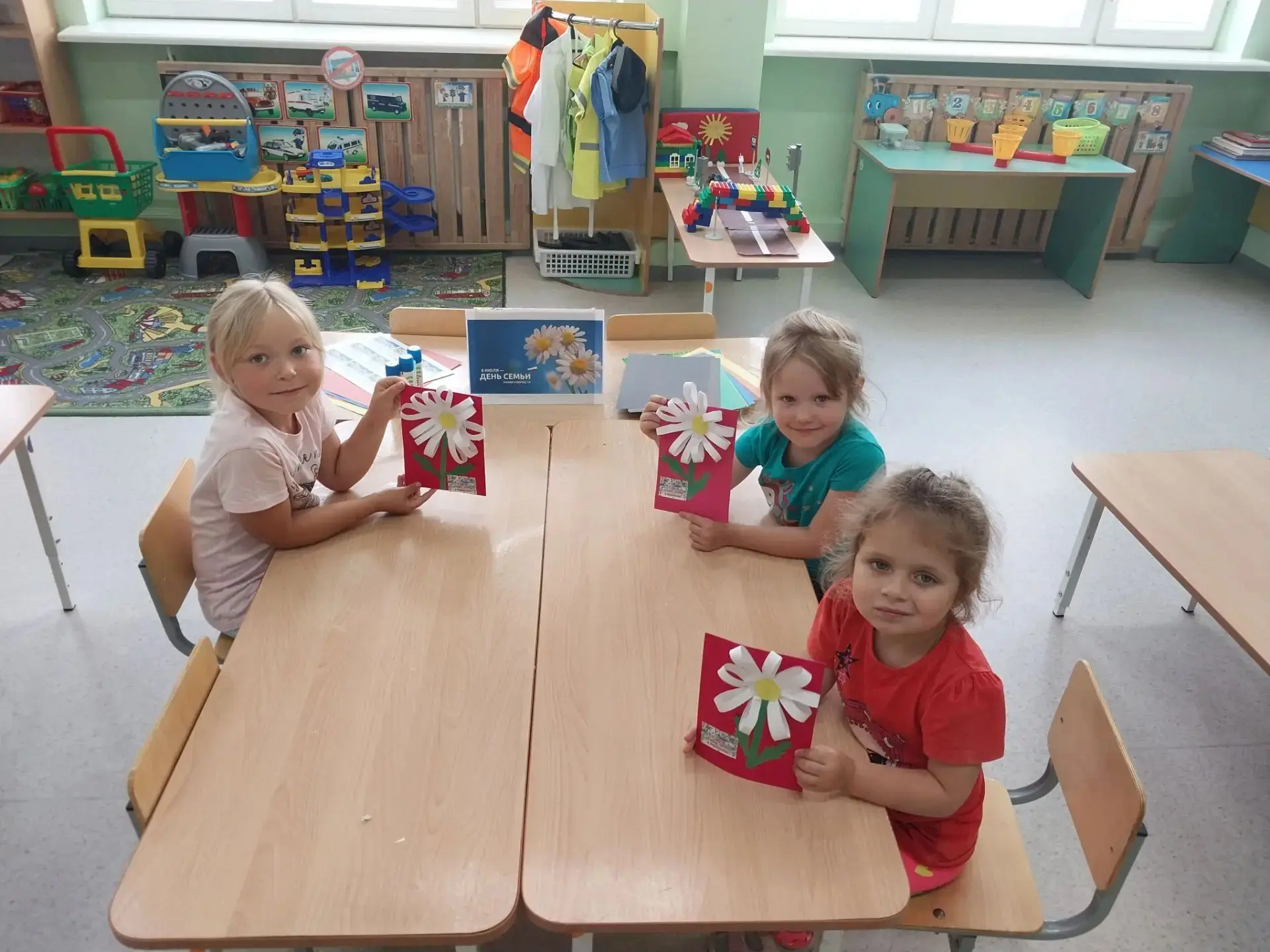 8 июля в  России отмечается День семьи, любви и верности❤️🌼

♥️Семья — это самое главное сокровище 