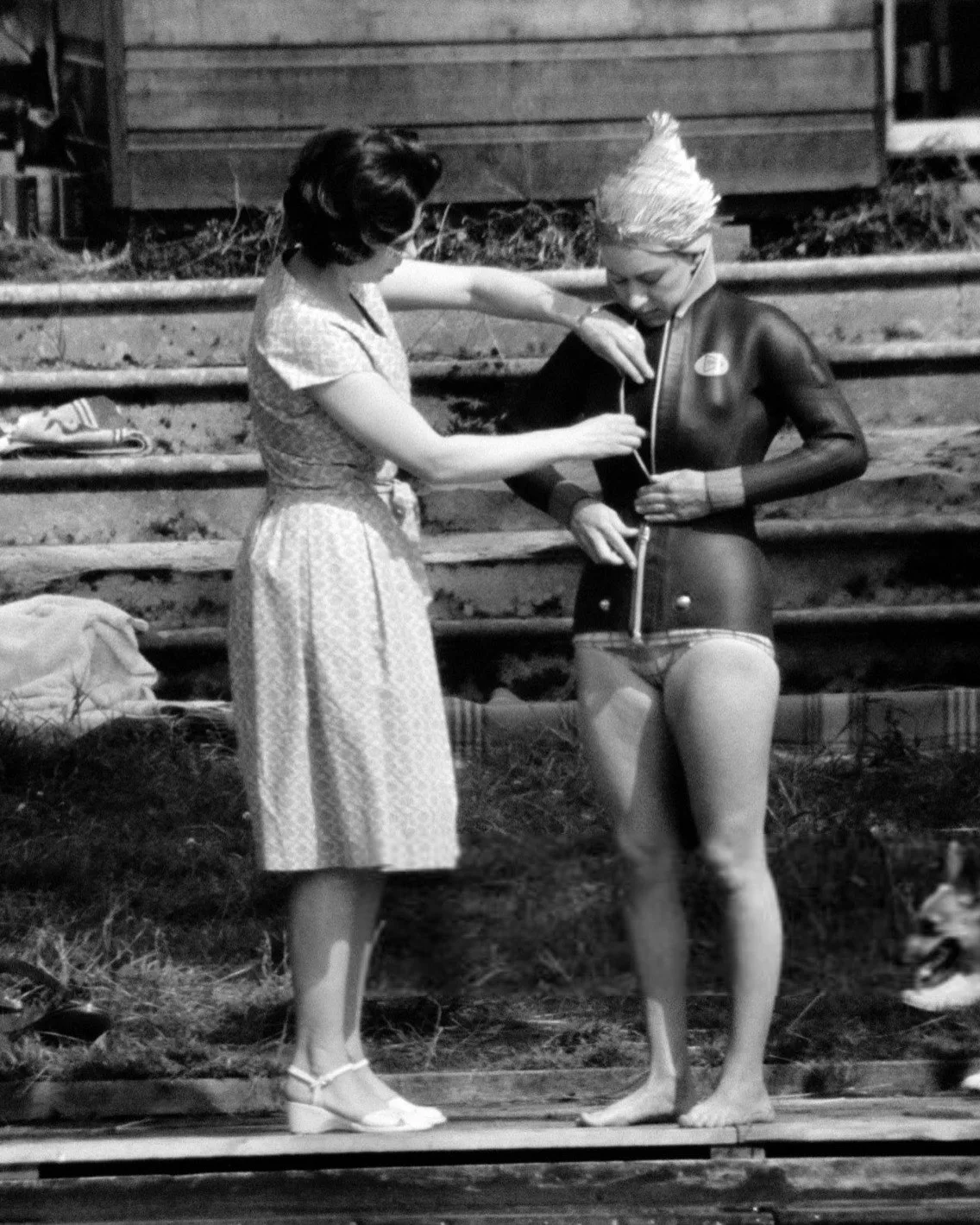 Видели такие фото? 📸 Елизавета и Маргарет в 1964 г. в Балморале