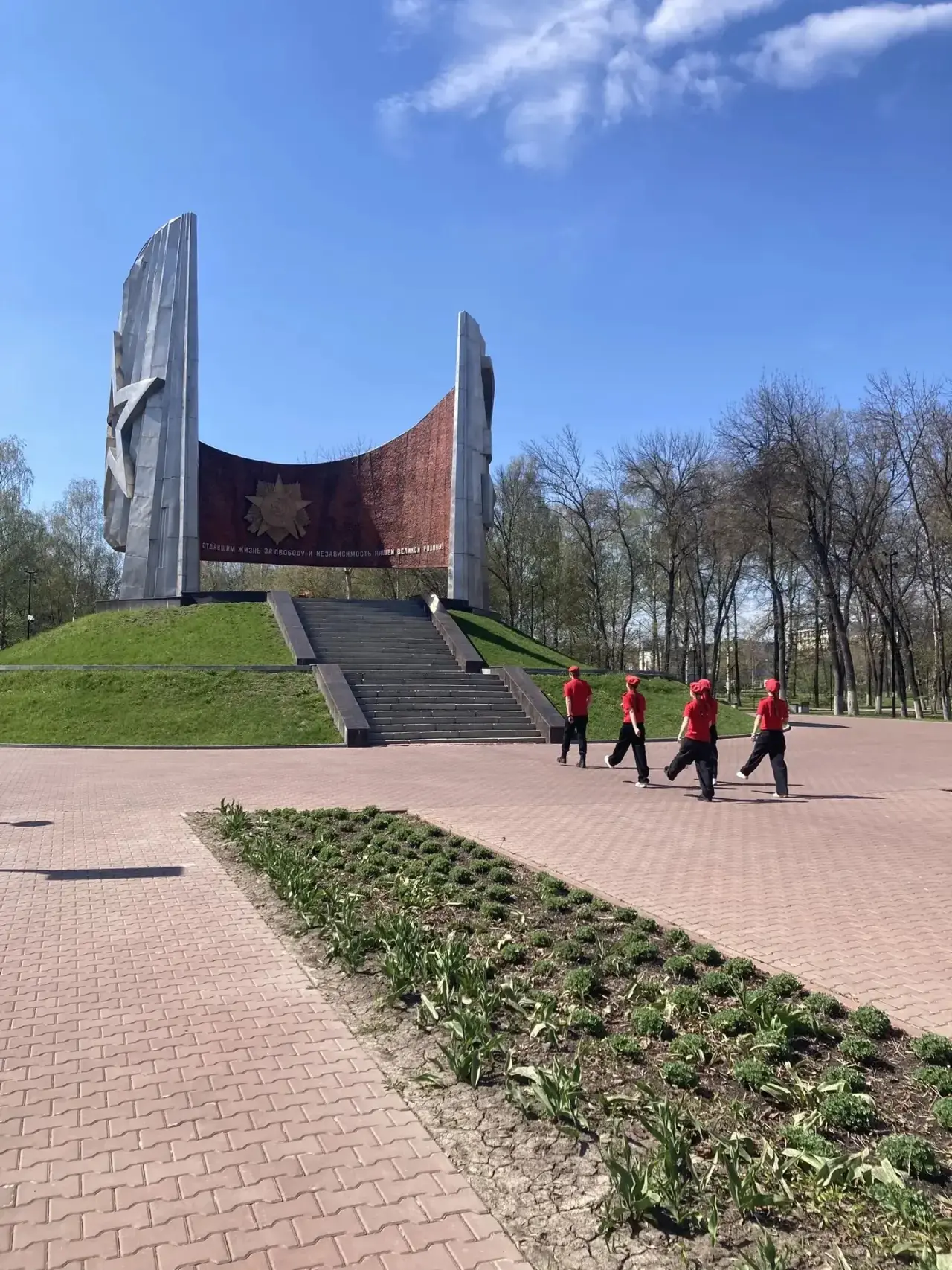 🕯 ВАХТА ПАМЯТИ 🕯   «Вахта памяти» — это наш общий долг перед теми, кто подарил нам мирное небо.   Юн